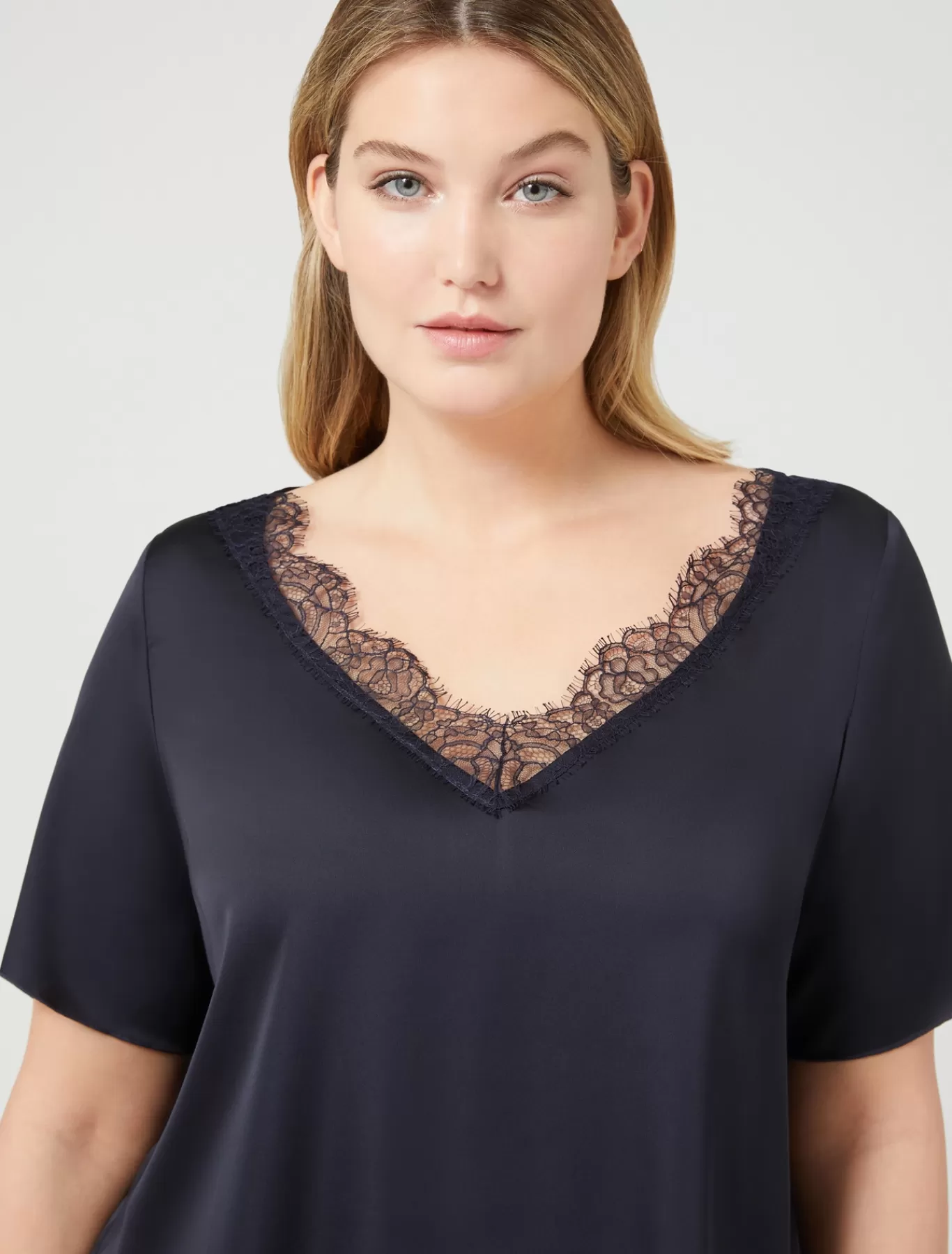 Marina Rinaldi Tuniques, Chemisiers & Blouse | Tuniques, Chemisiers & Blouses>Chemisier avec détails en dentelle BLEUMARINE